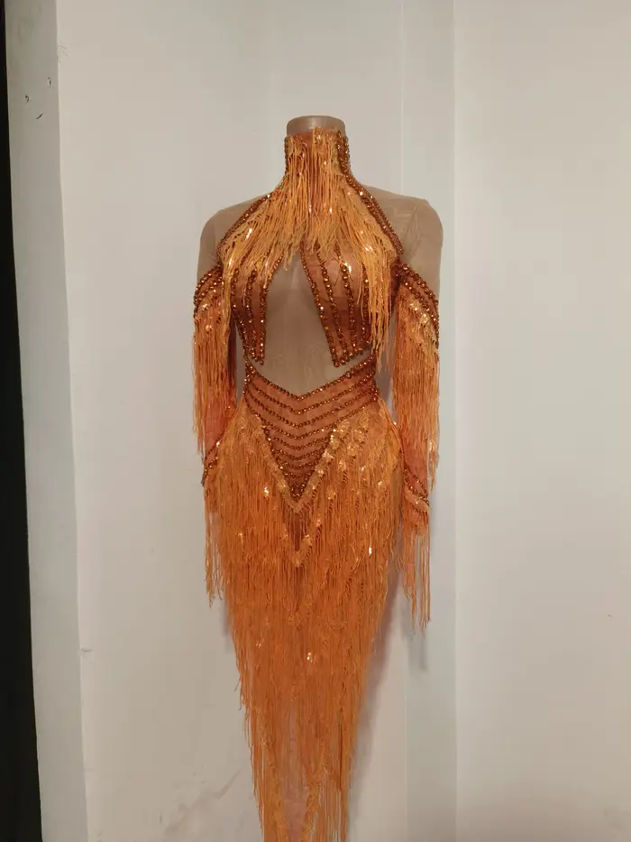 Robe transparente en maille à manches longues avec pompons orange et diamants scintillants pour femm