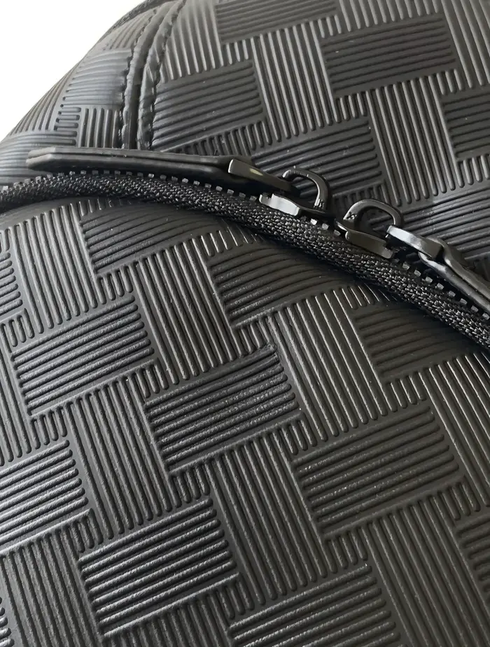 Sac de poitrine classique en cuir grainé pour homme, sac bandoulière durable en cuir de veau