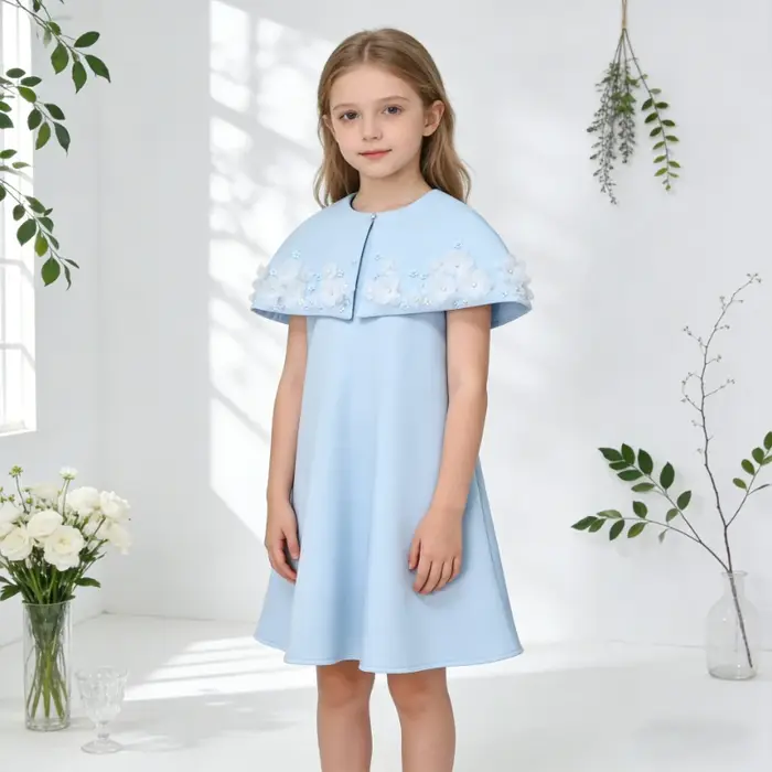 Robe de princesse bleu clair élégante pour filles 2026 avec cape et jupe à volants, idéale pour les 