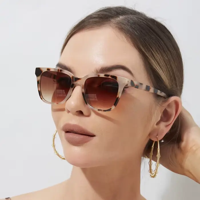 Mode femme à la mode petit cadre carré lunettes de soleil femmes Vintage marque bonbons lunettes de 