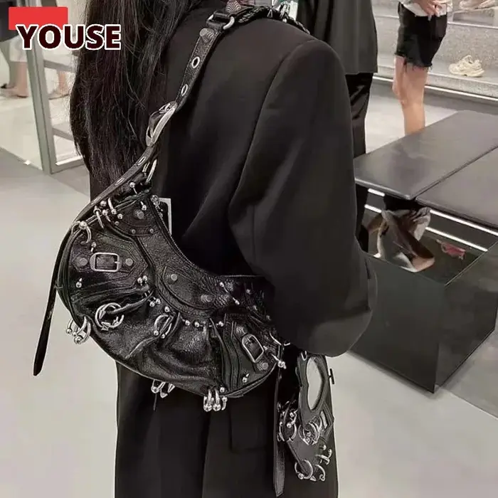 Ensemble de sacs punk pour femmes, sac fourre-tout blanc froissé avec pochette assortie, design clou
