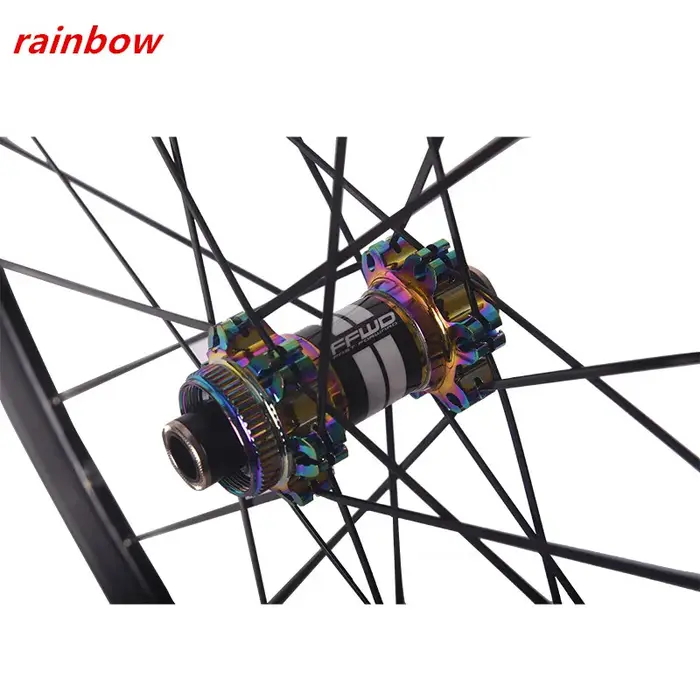 Roue vélo route 700C jante alliage 30/40/50mm frein disque V brake axe traversant moyeu central