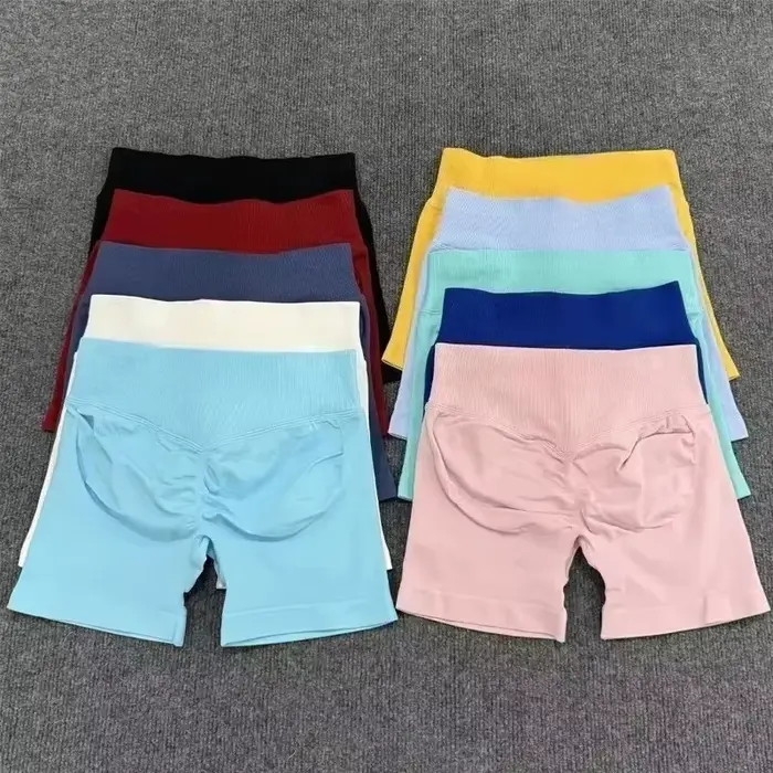 Ensemble de shorts Impact pour l'entraînement, comprenant un haut dos nu et des shorts froncés, vête