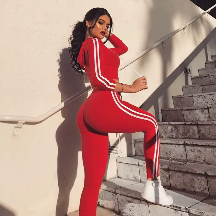 Ensemble de survêtement femme Fitness décontracté 2 pièces côté rayé capuche hauts pantalons extensible deux pièces tenue Chandal
