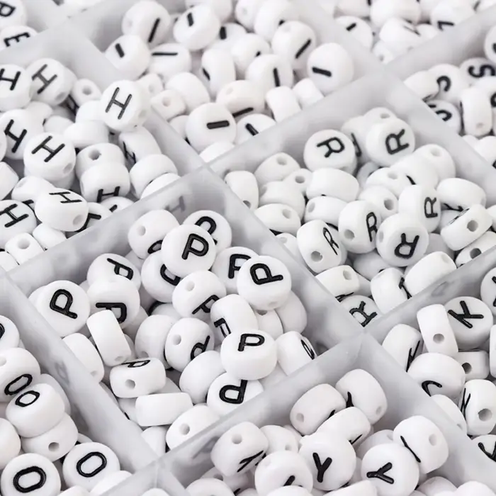 1200 pièces de perles rondes avec lettres pour la fabrication de bijoux, avec ligne de cristal, Kits