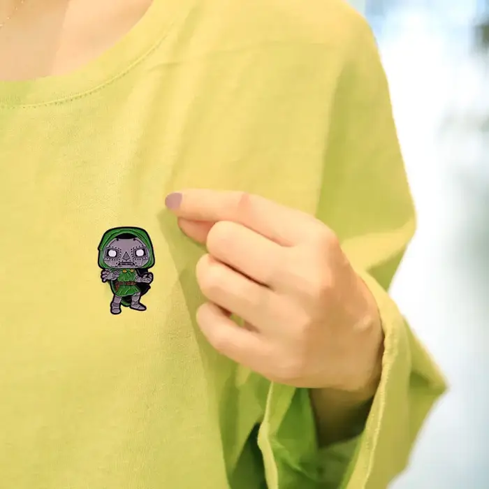 Broche de masque MF DOOM, broche d'art Hip Hop, Badge de dessin animé