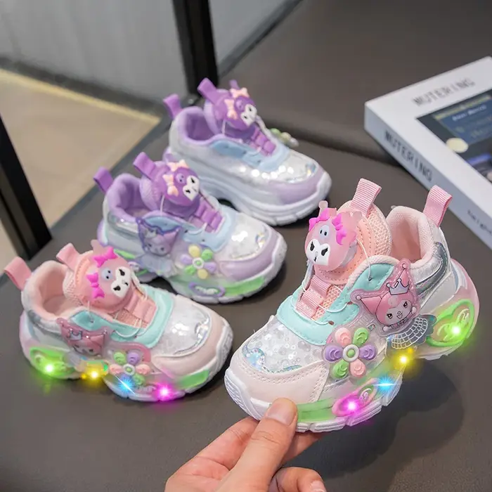 Chaussures de sport pour filles sur le thème des princesses, collection Printemps 2026, avec boutons