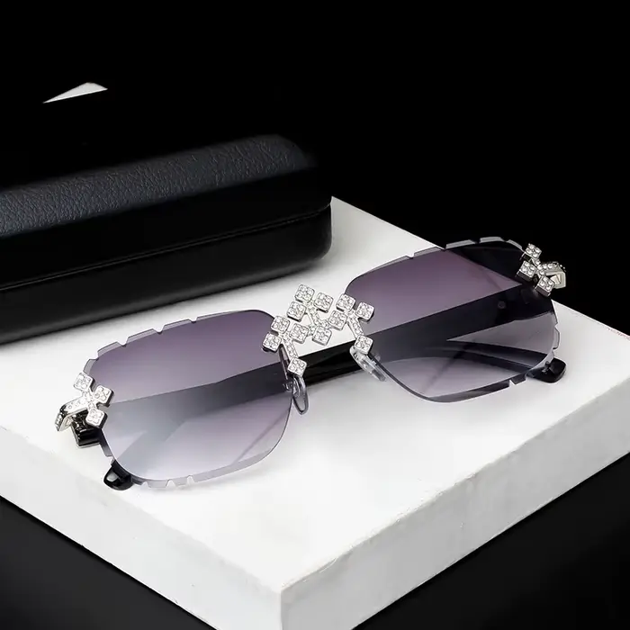 2025 mode carré sans monture lunettes de soleil pour femmes croix diamant métal cadre lunettes de lu