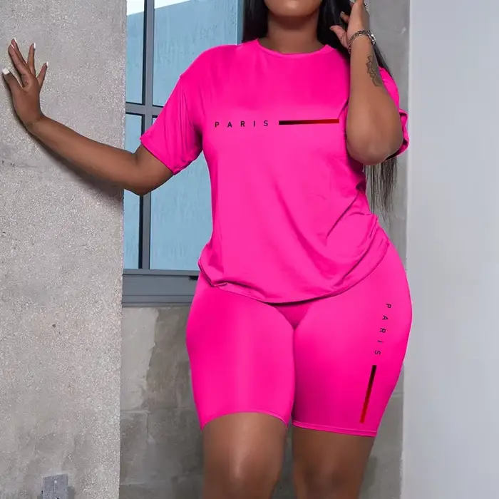 Ensemble de survêtement décontracté pour femmes collection été 2026 deux pièces vente chaude qualité tendance t shirt sport manches courtes col rond vêtements tous les jours