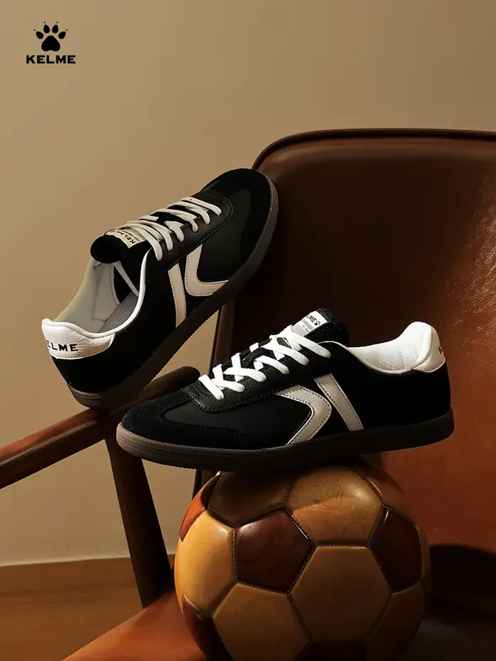 Chaussures d'entraînement Kelme allemandes - Baskets rétro légères blanches - Confortables pour fitness et plein air