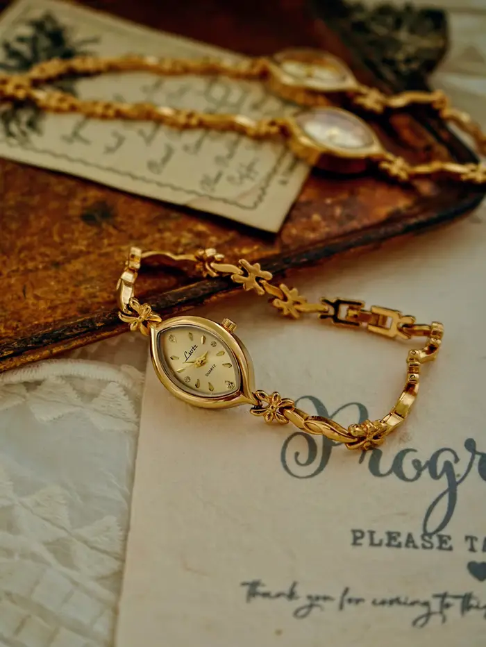 1 pièce de nouvelle montre pour femme à petit cadran en or rétro français, bracelet à la mode, simpl