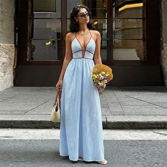 Robe longue femme rayée bleue et blanche, col halter, été 2026, décolleté plongeant, dos nu, taille 