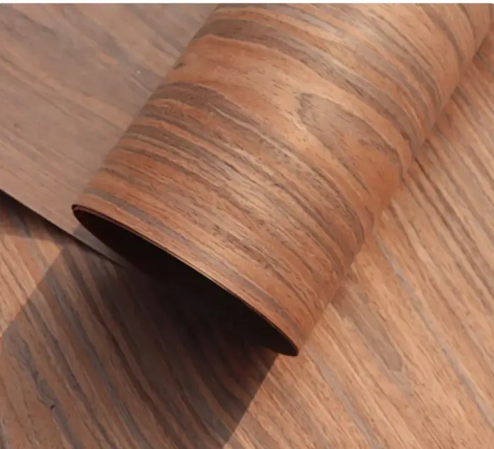 Feuilles de placage en bois de chêne royal violet, L:2.5 mètres, largeur: 580mm, T:0.25mm, technolog